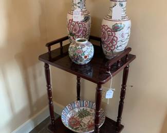 Small Accent table, Vases 