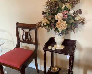 Small accent table, accent chairs set of three 