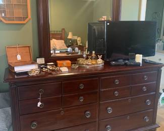 Dresser with mirror 