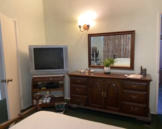 TV, Mirros, Vintage Pensylvania dresser