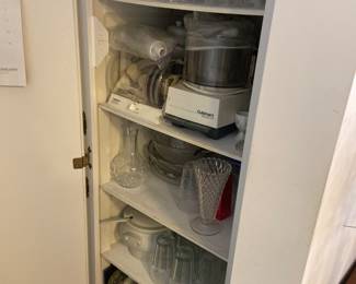 Kitchenware, glasses, food processors