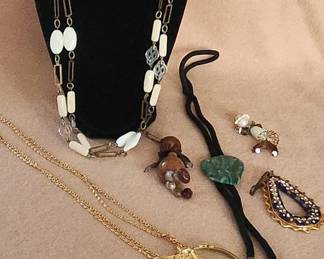 Assorted Jewelry Lot Rams Head Magnifying Glass Pendant, Bolo Tie With Green Stone, Beaded Penda