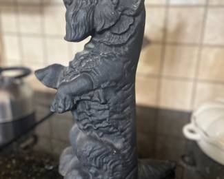 Cast iron dog