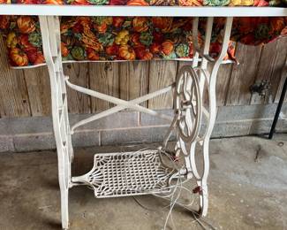 Sewing machine table