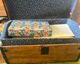 Child’s woodrn trunk