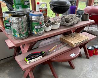 PICNIC TABLE