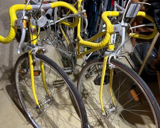 VINTAGE SCHWINN SUPER SPORT BIKES WITH PAPERWORK