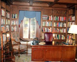 HUGE SELECTION OF BOOKS!!