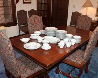 Ethan Allen English Oak Dining Table with 8 Chairs and 2 Leaves,