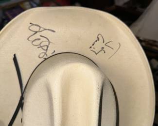 AUTOGRAPHED COWBOYHAT 