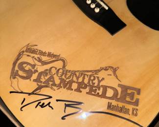 DIERKS BENTLEY SIGNED GUITAR 
