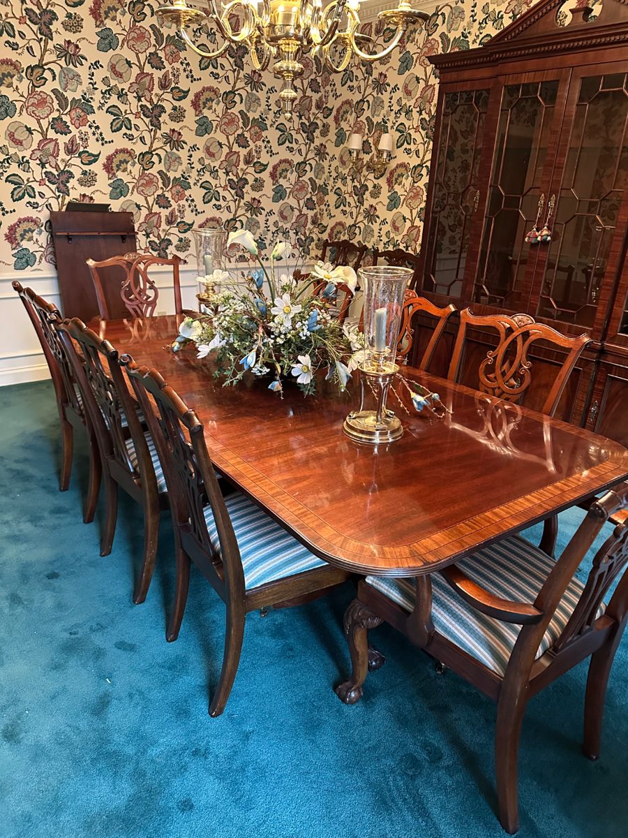 Mahogany, 12 chairs, 3 leaves. 