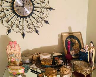 many dozes of small boxes of every design, type and shape dating to the 19th century