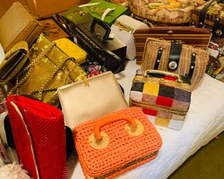 hundreds of vintage 1950-1960s handbags--its amazing that a mother and two daughters had these beautiful bags