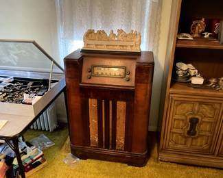 Antique Radio, Last Supper Figurine