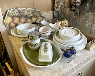 Vintage dish set