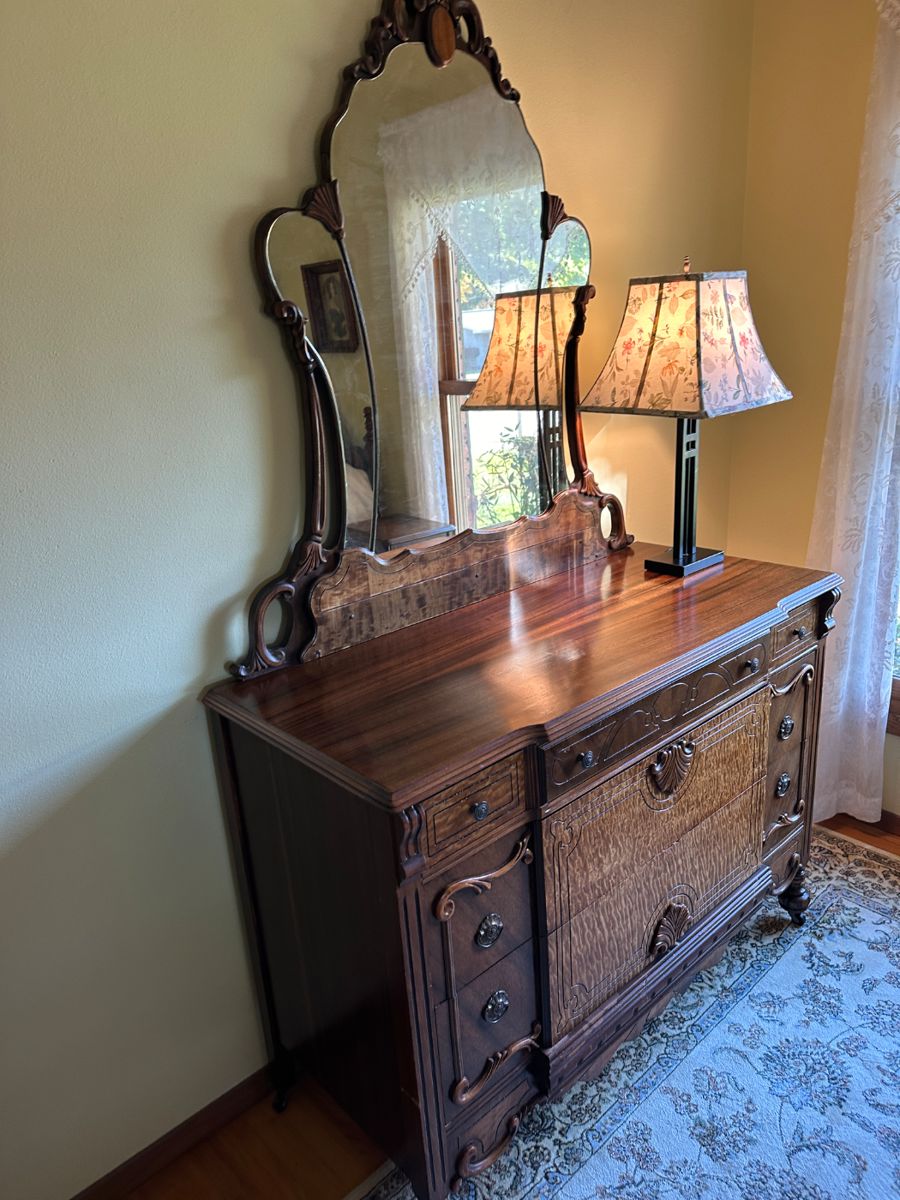 Five piece art deco Bedroom Set