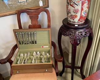 Other Orient stand and vase