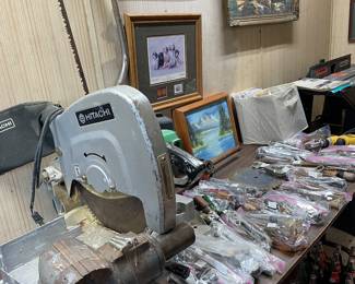 Hitachi mitre saw nice vice and tools