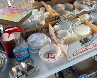 Boxed sets of collectible Pyrex and Corning ware dishes