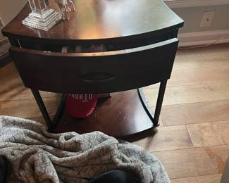 End table (1 of 5) set