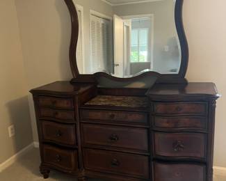 FAIRMONT Dresser/Mirror