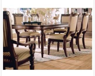 Kincaid Keswick 11 piece Dining Room set excellent condition