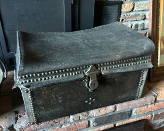 Carriage trunk box (with key)