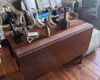 Drop leaf table 