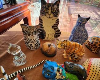 TONS OF CATS
🐈‍⬛ 