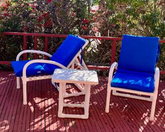 Love the chaise chairs. Very 70’s