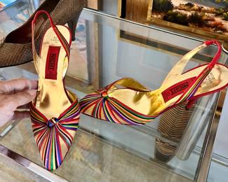 j’adore! If no one buys, I will.
$125