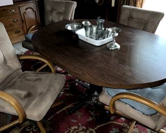 Wood Laminate Table Excellent Condition Wood Legs and 4 Chairs