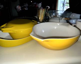 Yellow Pyrex Bowls, Dishware, Bakeware