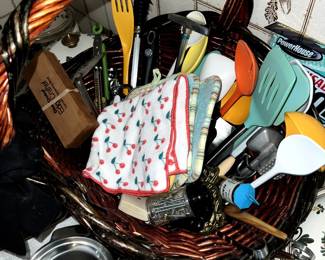 Assorted Kitchen Accessories