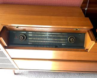 Vintage Radio Console Saba Detail