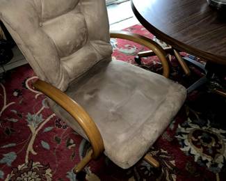 Rolling Chairs Excellent Condition with Wood Laminate Table