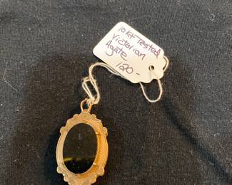 #106 - $120 - Victorian 10kt gold pendant reversible onyx/agate
