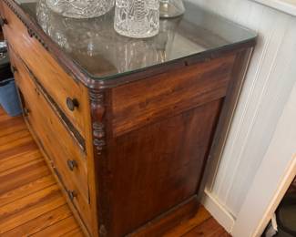 $240 - Three drawers wood chest 