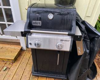 #89 - $200 - Weber spirit grill 