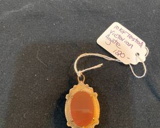 #106 - $120 - Victorian 10kt gold pendant reversible onyx/agate
