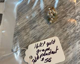 #118- $56 - 14kt gold frape pendant with pearls - tested 