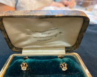 #117 - $80 - Pair of 10kt earrings post in original box 