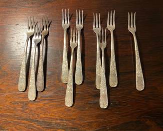 #92 - Sterling silver set Kirk & Sons Old Maryland Engraved (1936) 123 pieces total. $3,075.00