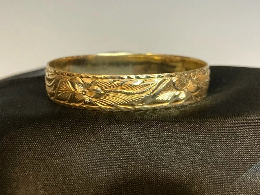 14k Hawaiian Heirloom Plumeria Bangle