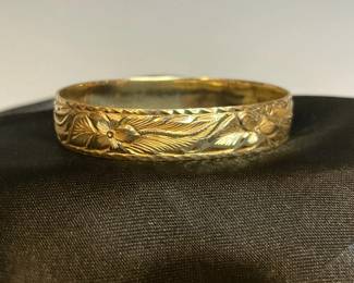 14k Hawaiian Heirloom Plumeria Bangle