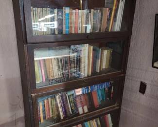 Library cabinet