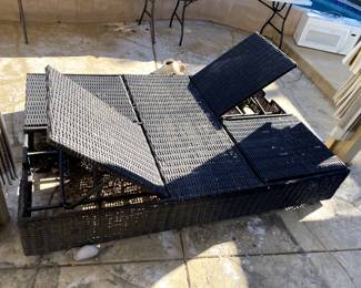 Dual wicker sun chair