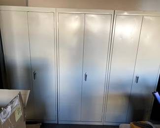 Sandusky 3 shelf cabinet w keys