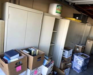 Sandusky 3 shelf cabinet w keys